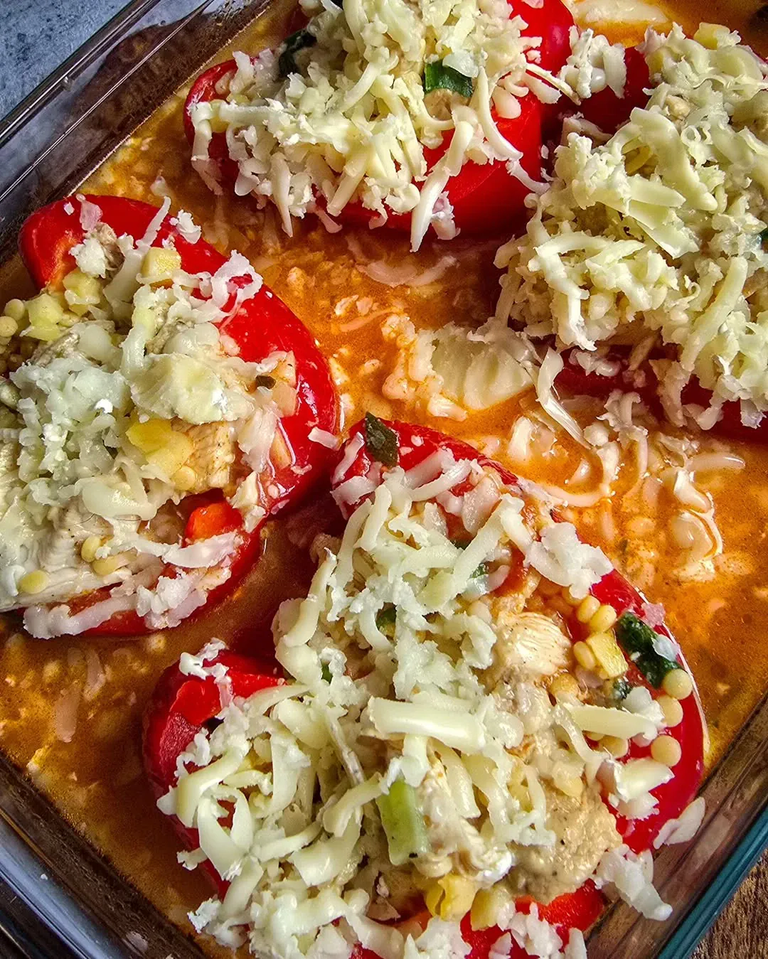 Faszerowana papryka z kurczakiem i kaszą kuskus