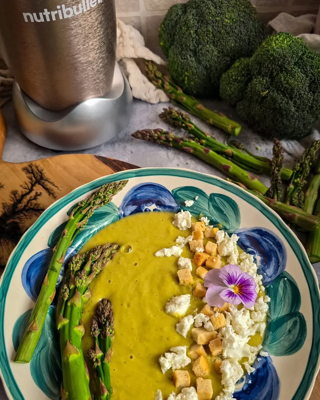 Kremowa zupa z końcówek szparagów i brokuła