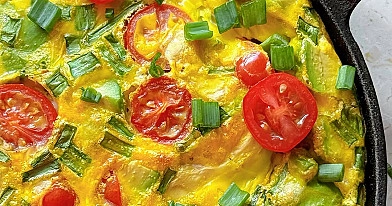 Pieczony omlet z awokado – szybkie i zdrowe śniadanie z piekarnika