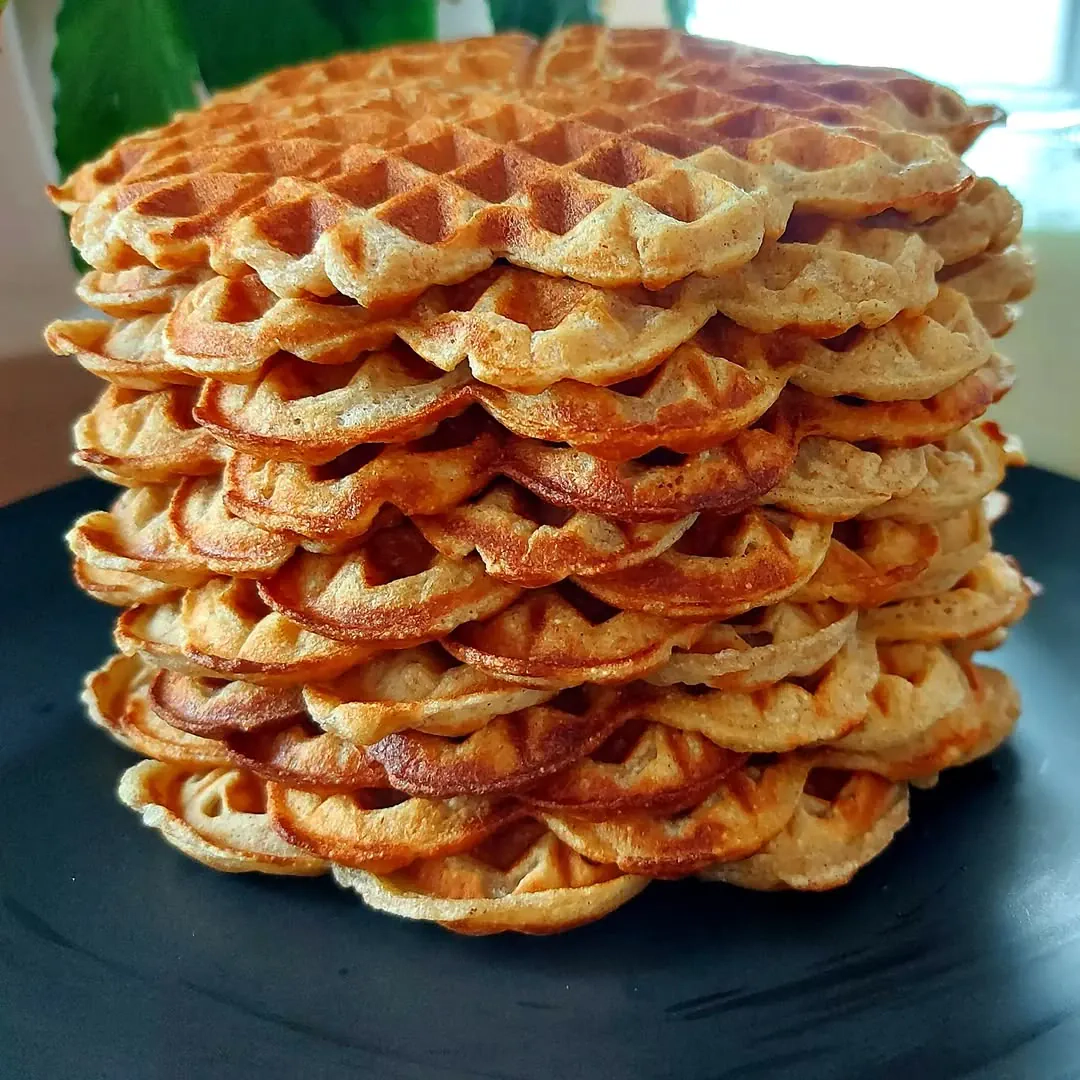 Biezās ķirbja vafeles ar grieķu jogurtu