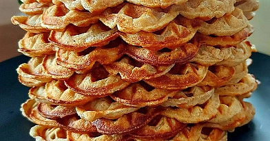 Biezās ķirbja vafeles ar grieķu jogurtu