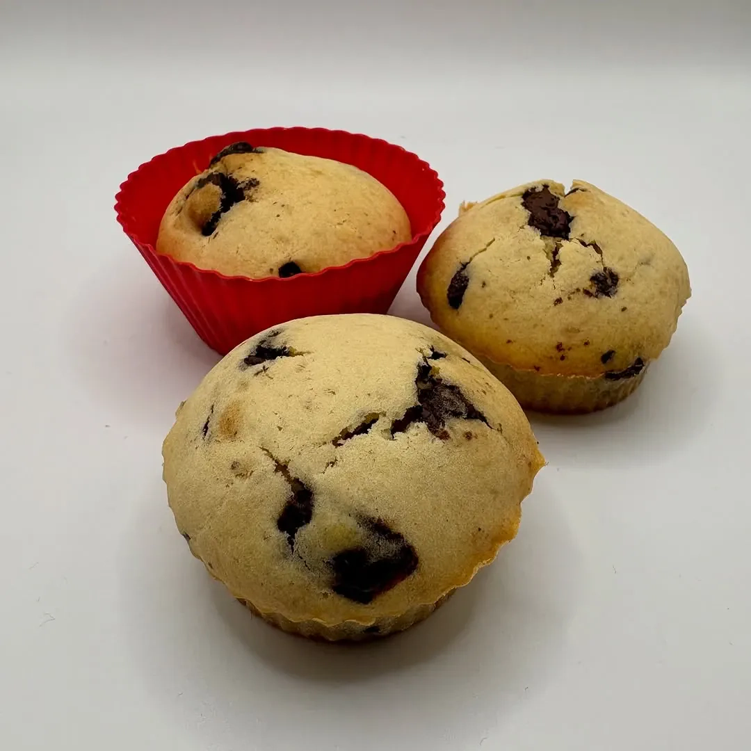 Domowe muffinki z kawałkami czekolady
