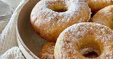 Pieczone donaty waniliowe bez smażenia – zdrowsza alternatywa pączków