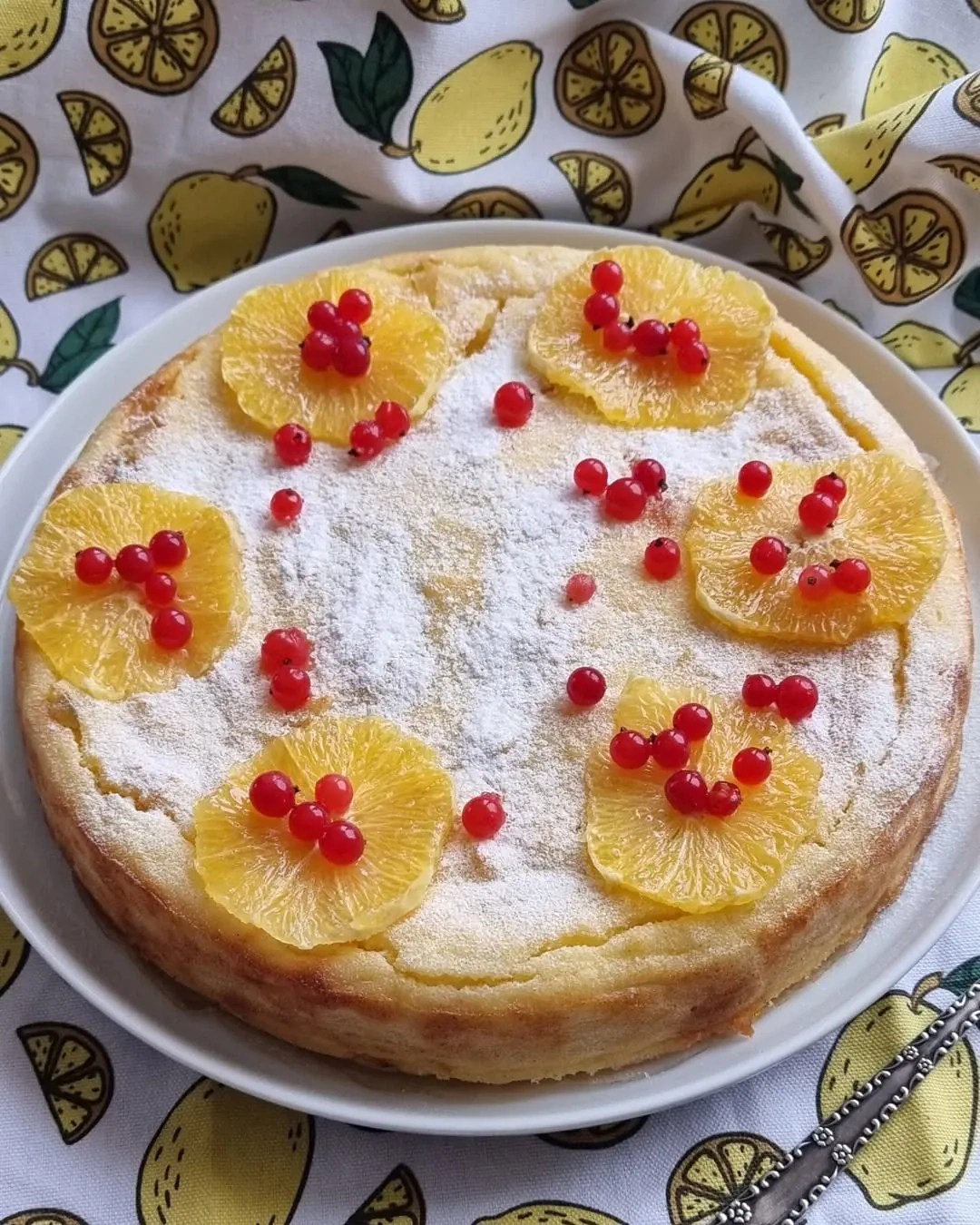 Mannas pīrāgs ar rikotas sieru grieķu gaumē