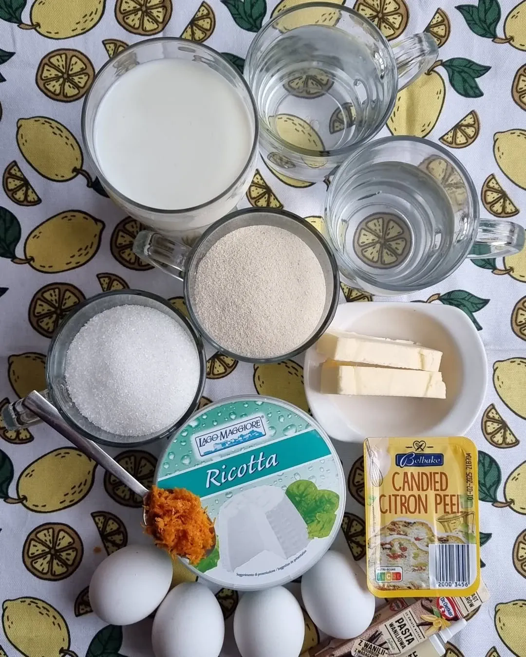 Mannas pīrāgs ar rikotas sieru grieķu gaumē