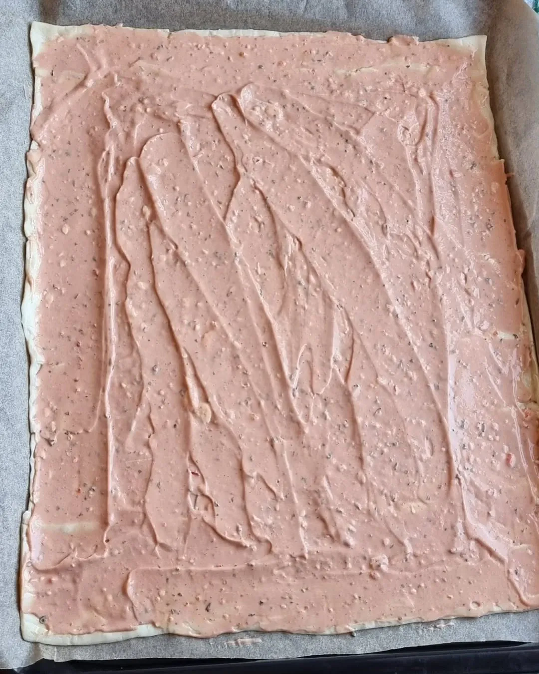 Pica ar dārzeņiem un siera maisījumu