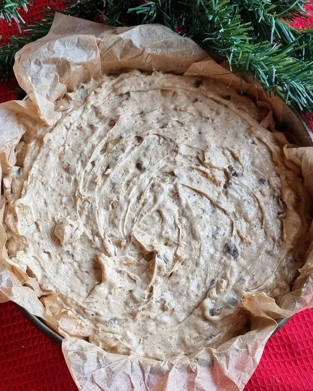 Ziemassvētku augļu kēkss ar riekstiem un piparkūku garšvielām