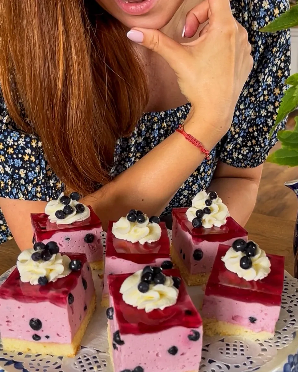 Ciasto jagodowe ptasie mleczko na biszkopcie