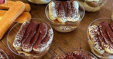 Tiramisu w pucharkach - klasyczny włoski deser w mini wersji