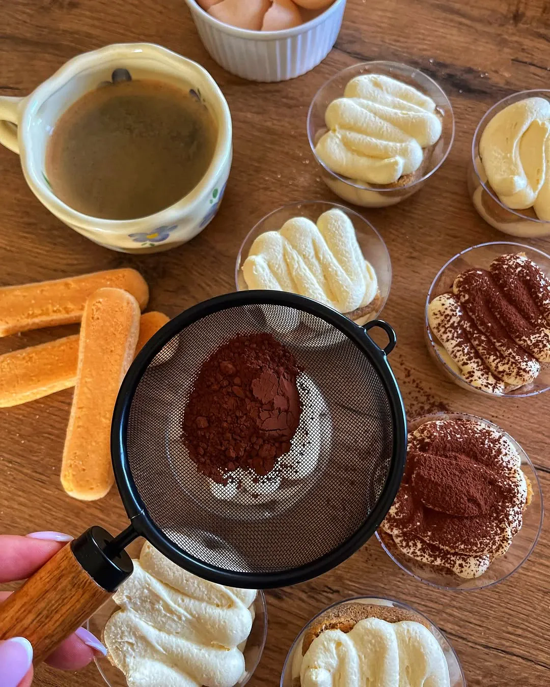 Tiramisu w pucharkach - klasyczny włoski deser w mini wersji