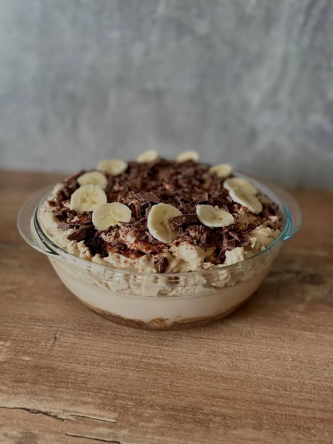 Ciasto bananowe warstwowe z kremem budyniowym i galaretką