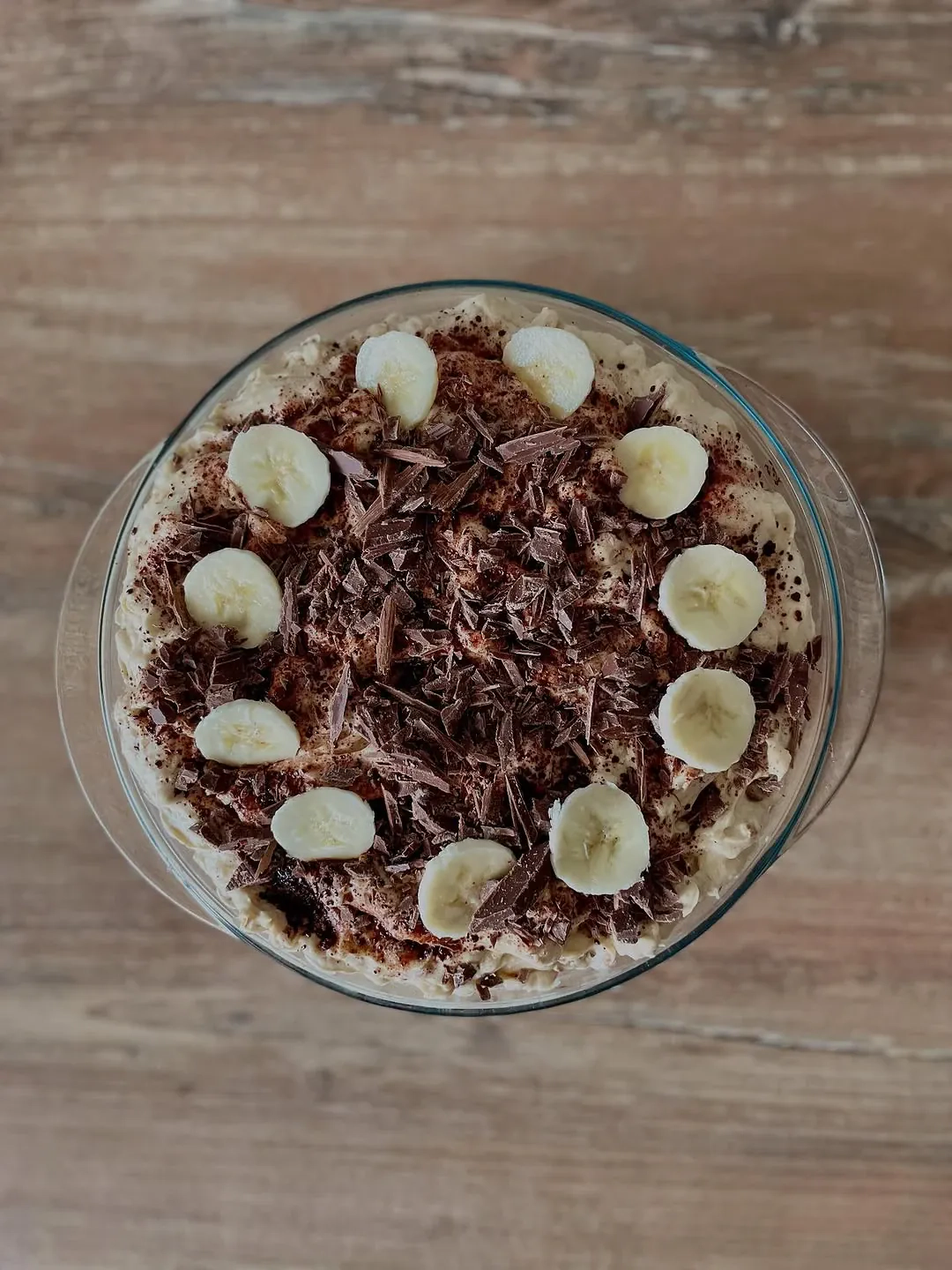 Ciasto bananowe warstwowe z kremem budyniowym i galaretką