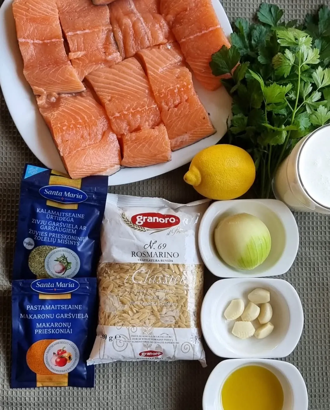 Krēmīga orzo pasta ar lasi