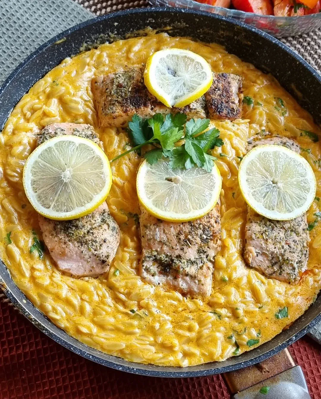 Krēmīga orzo pasta ar lasi