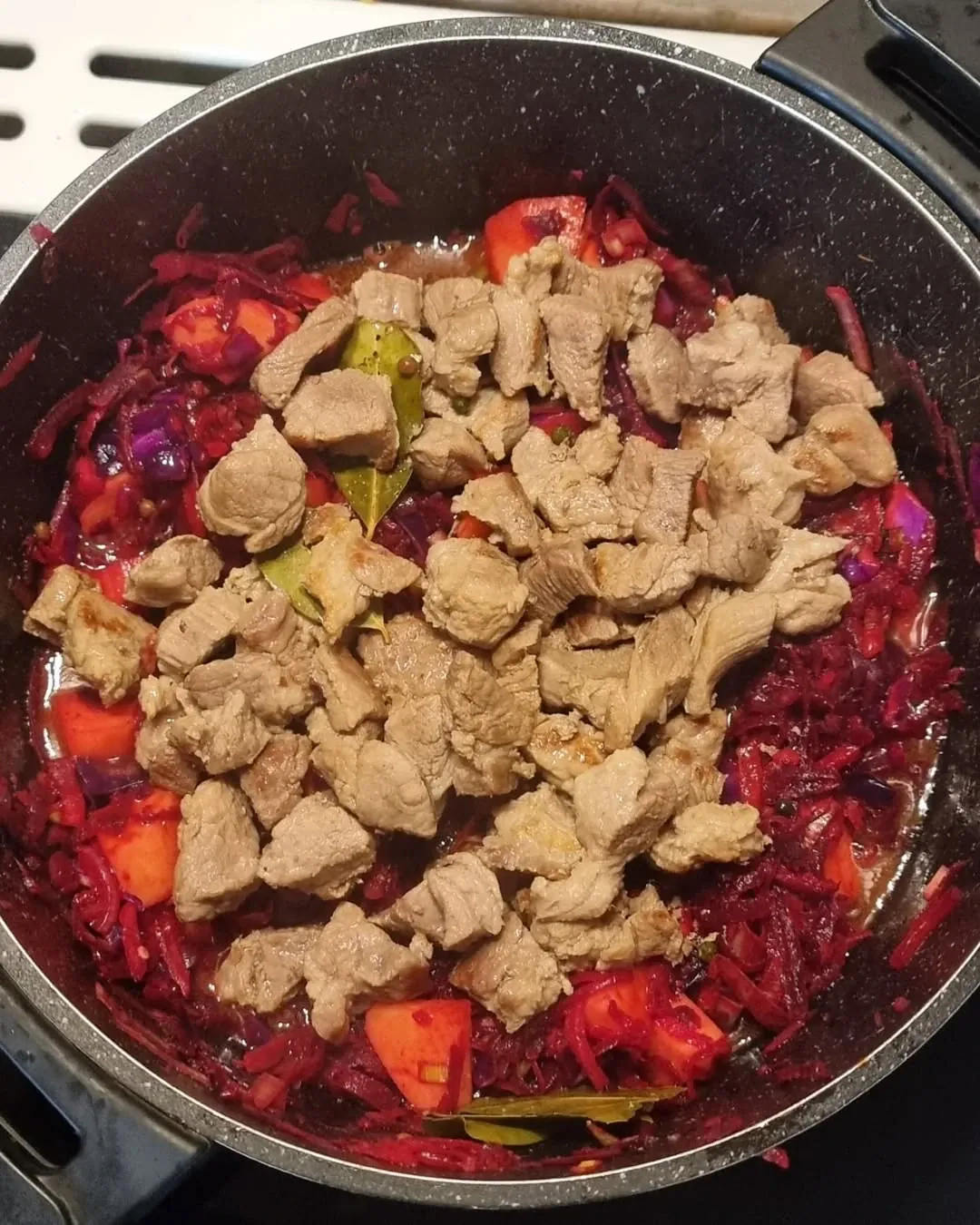 Sildoša biešu zupa ar cūkgaļu un rudens dārzeņiem