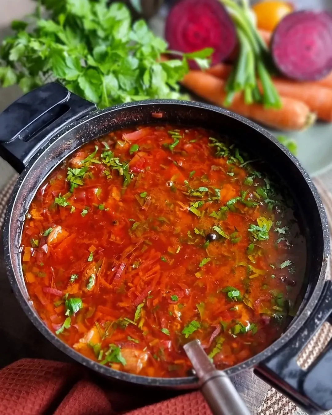 Sildoša biešu zupa ar cūkgaļu un rudens dārzeņiem