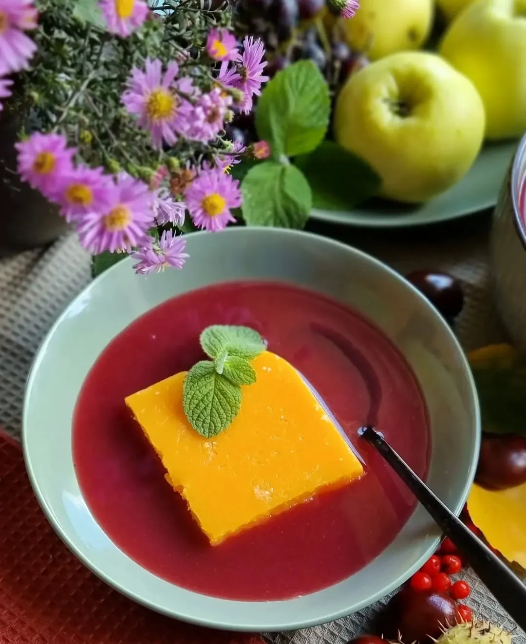 Ķirbju deserts ar putukrējumu un ķīseli