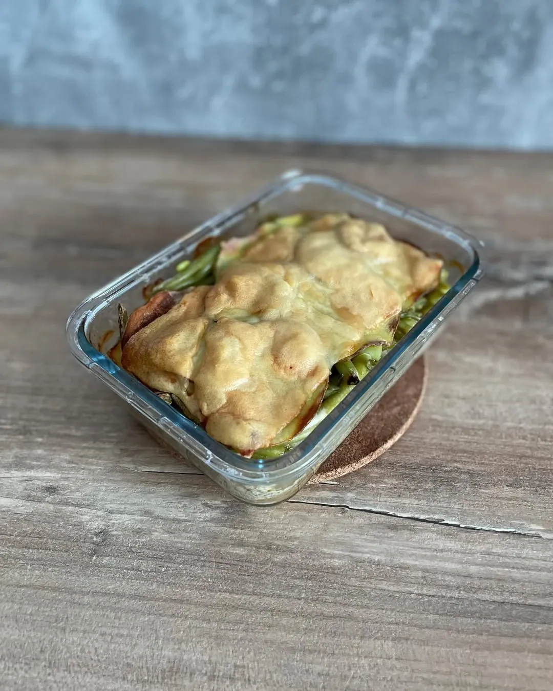 Zapiekanka ziemniaczana z fasolką szparagową i piersią z kurczaka