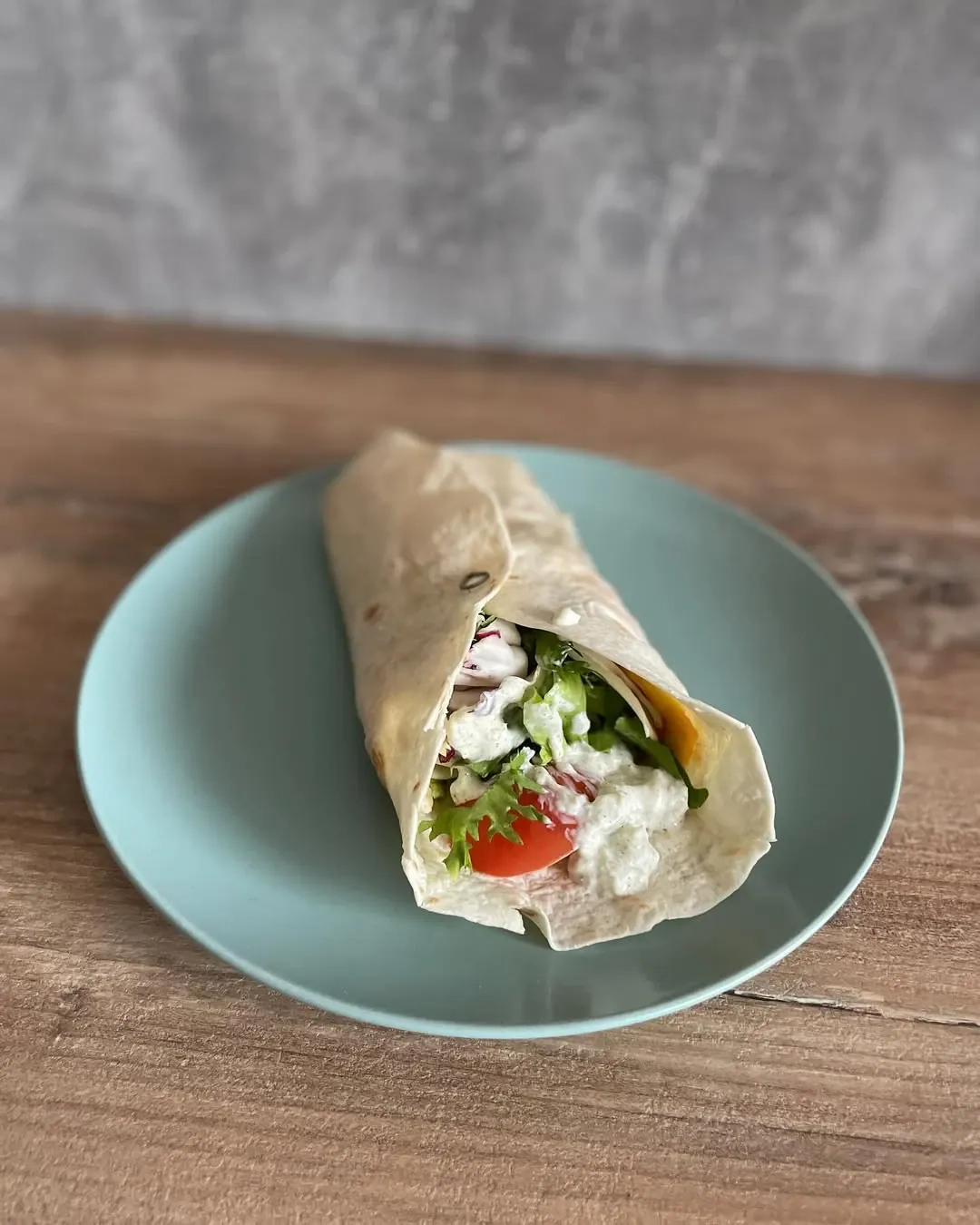Tortilla z warzywami i kurczakiem