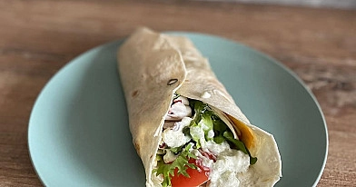 Tortilla z warzywami i kurczakiem