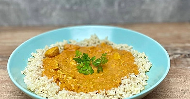 Ryż z kurczakiem w sosie butter chicken