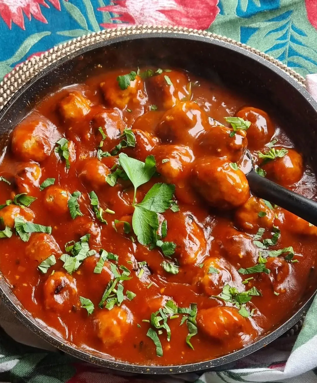 Tītara gaļas bumbiņas saldskābā mērcē