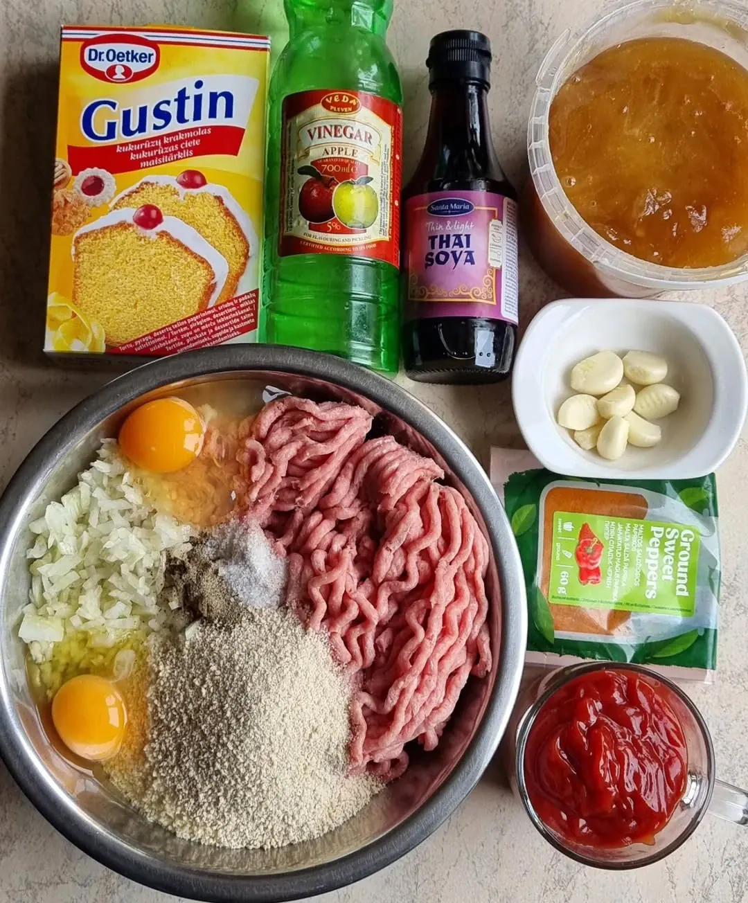 Tītara gaļas bumbiņas saldskābā mērcē