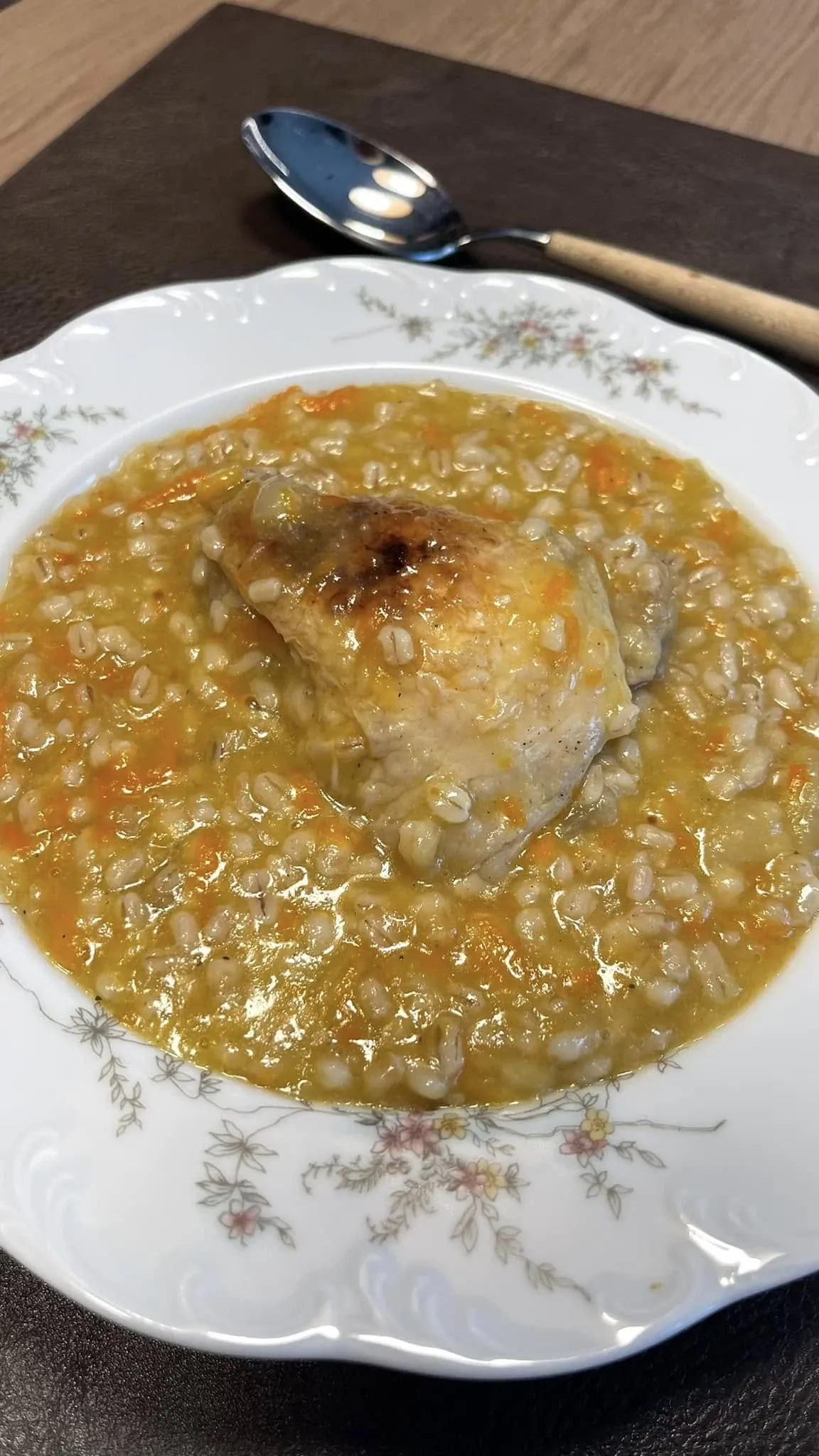 Šilkinė perlinė košė su vištiena ir daržovėmis