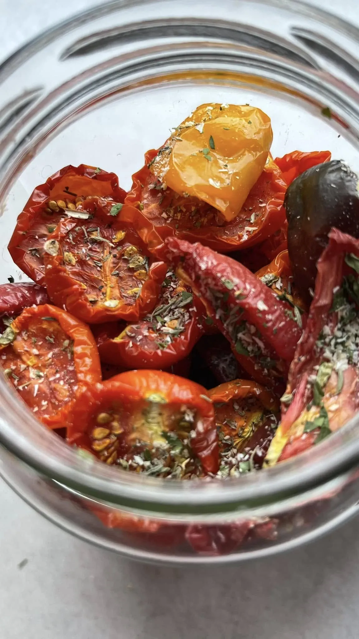 Lietuviški džiovinti pomidorai, marinuoti itališkame aliejuje