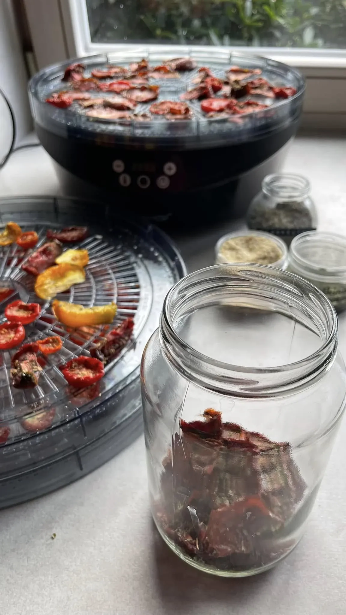 Lietuviški džiovinti pomidorai, marinuoti itališkame aliejuje