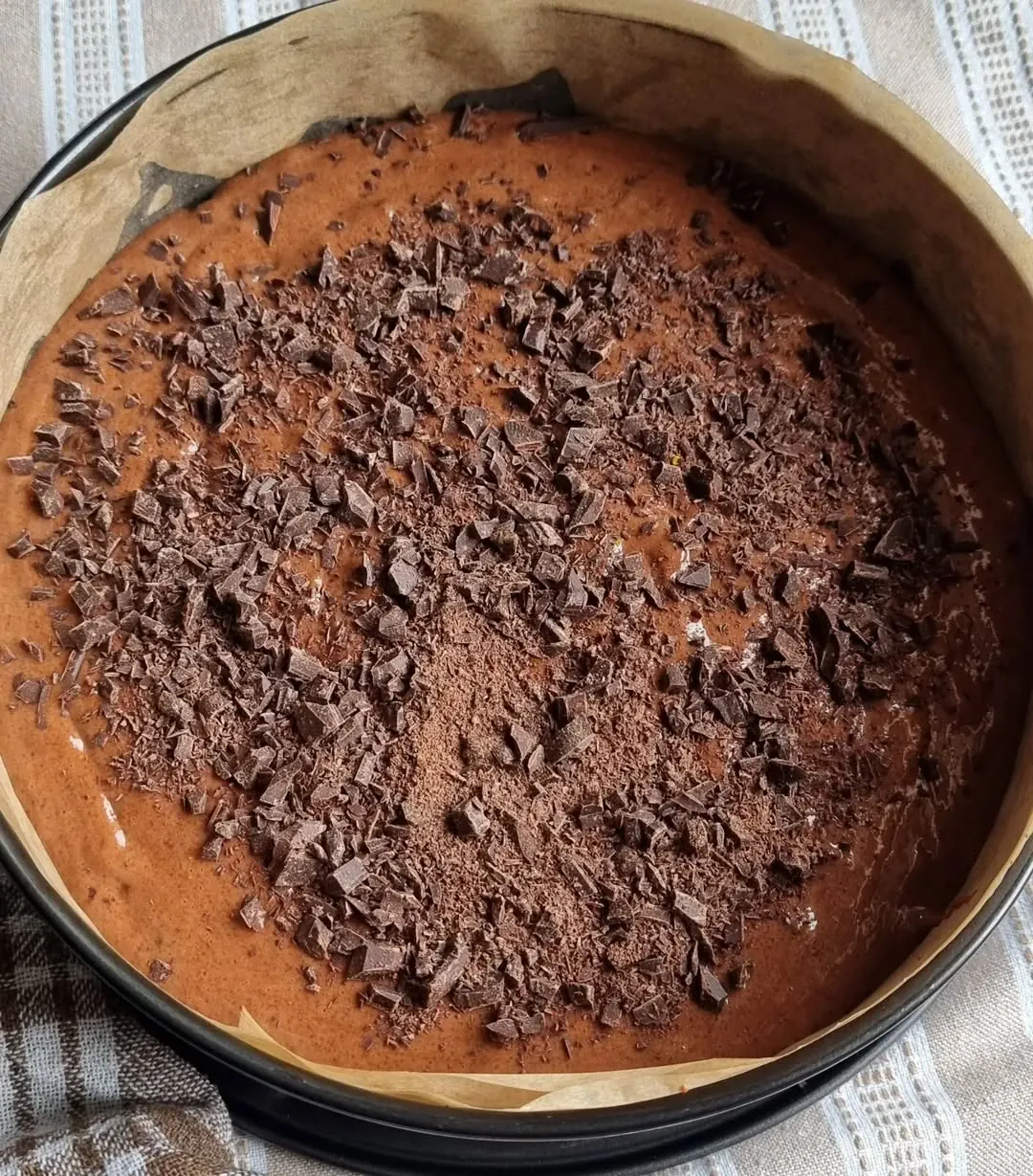 Mannas šokolādes kūka ar grieķu jogurtu un apelsīnu garšu