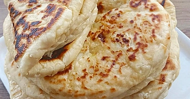 Dietinė turkiška duona "bazlama" su kefyru, be mielių