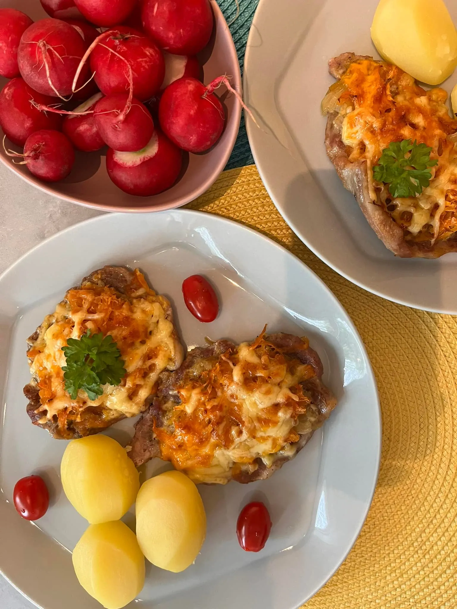 Faršo kepsneliai su morkomis ir sūriu, kepti orkaitėje