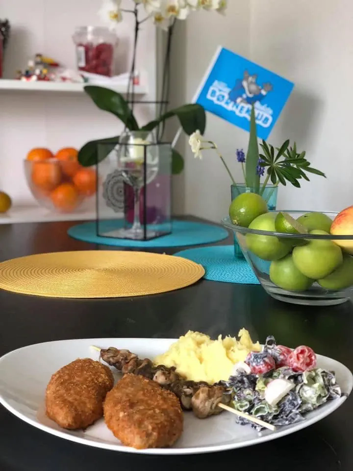 Faršo šnicelis orkaitėje su prieskoniuotais džiūvėsėliais (arba mokyklinis maltinukas)