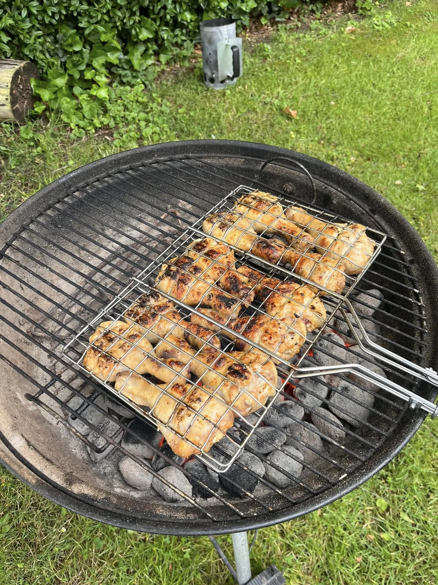 Sultingos vištienos blauzdelės, keptos ant grotelių