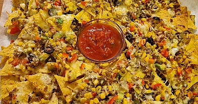 Užkepti nachos čipsai orkaitėje su faršu ir sūriu