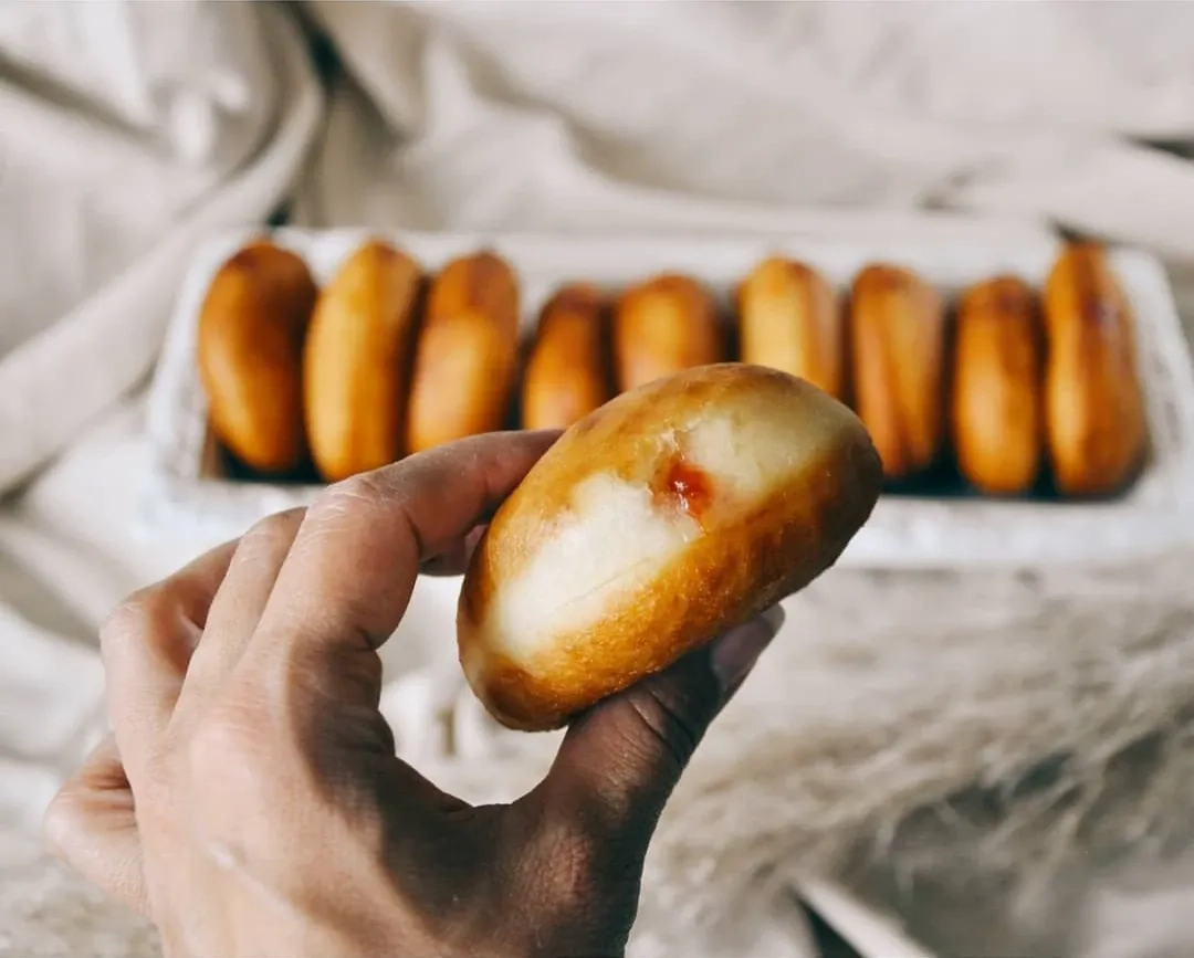 Mielinės spurgos su aviečių džemu