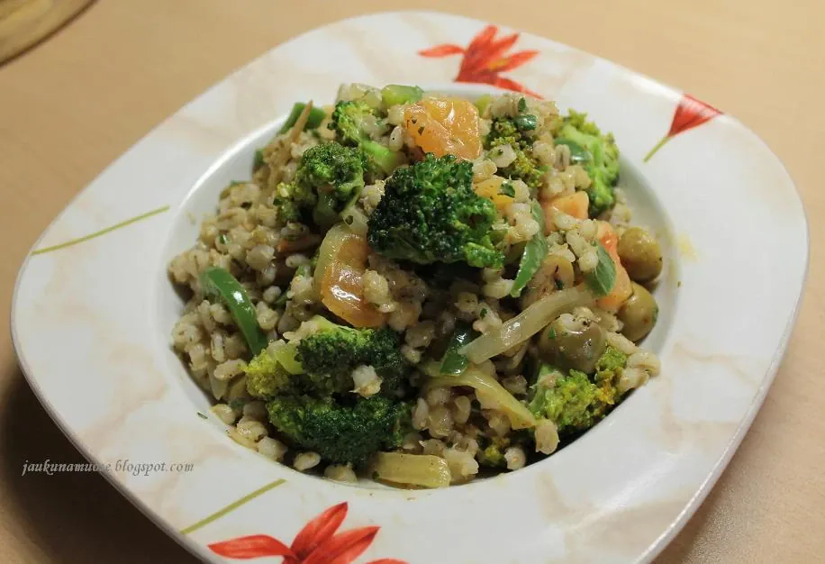 Perlinės kruopos su daržovėmis