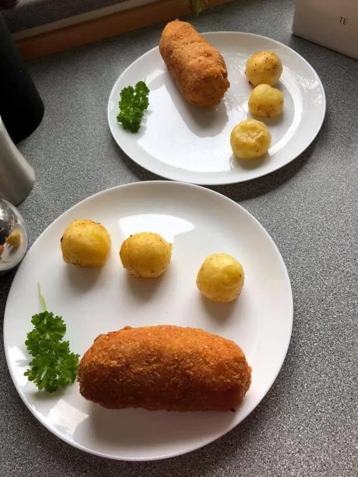 Kijevo kotletai iš vištienos krūtinėlės, su česnakiniu sviestu