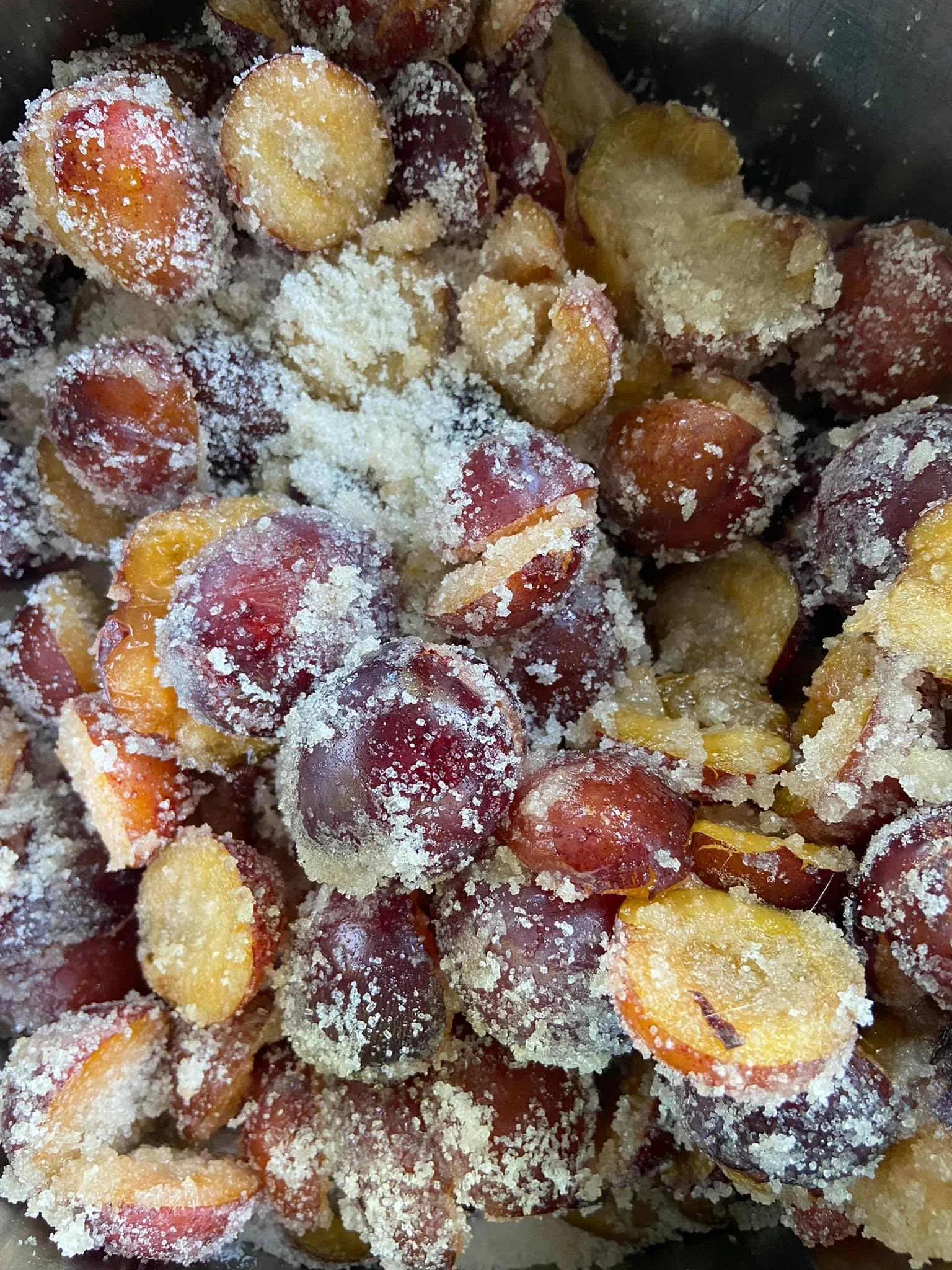 Slyvų uogienė su cukrumi ir vokišku vaniliniu cukrumi