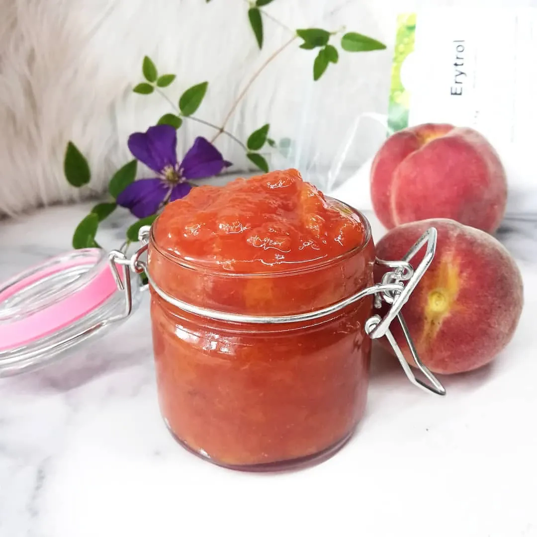 Paprastas persikų džemas su cukrumi ir citrinos rūgštimi