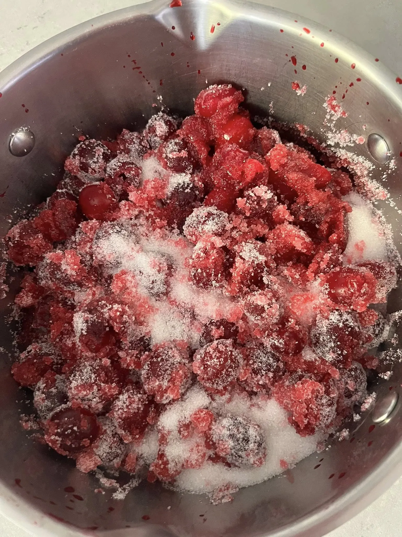 Paprasta močiutės vyšnių uogienė su cukrumi