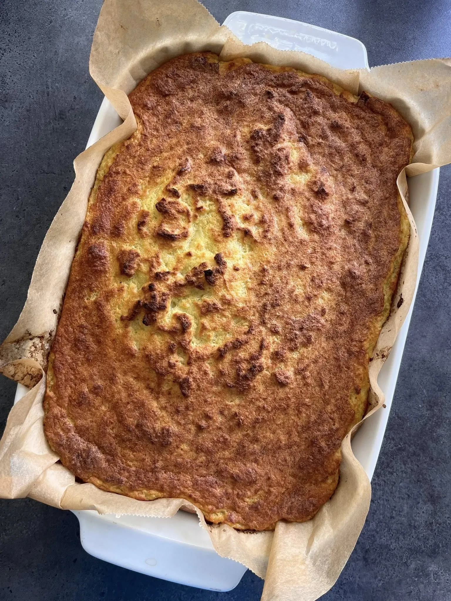 Bulvių plokštainis (kugelis) su vištiena ir plikytu pienu