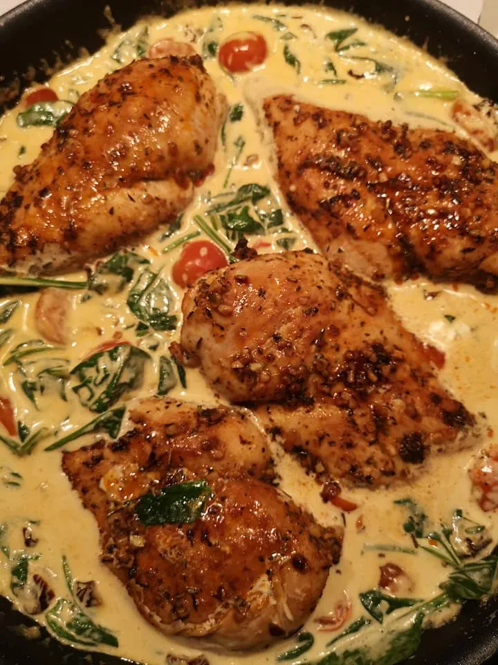 Toskanietiška vištiena kreminiame pomidorų padaže