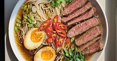 Ramen sriuba su antiena su Noodles makaronais ir virtais kiaušiniais