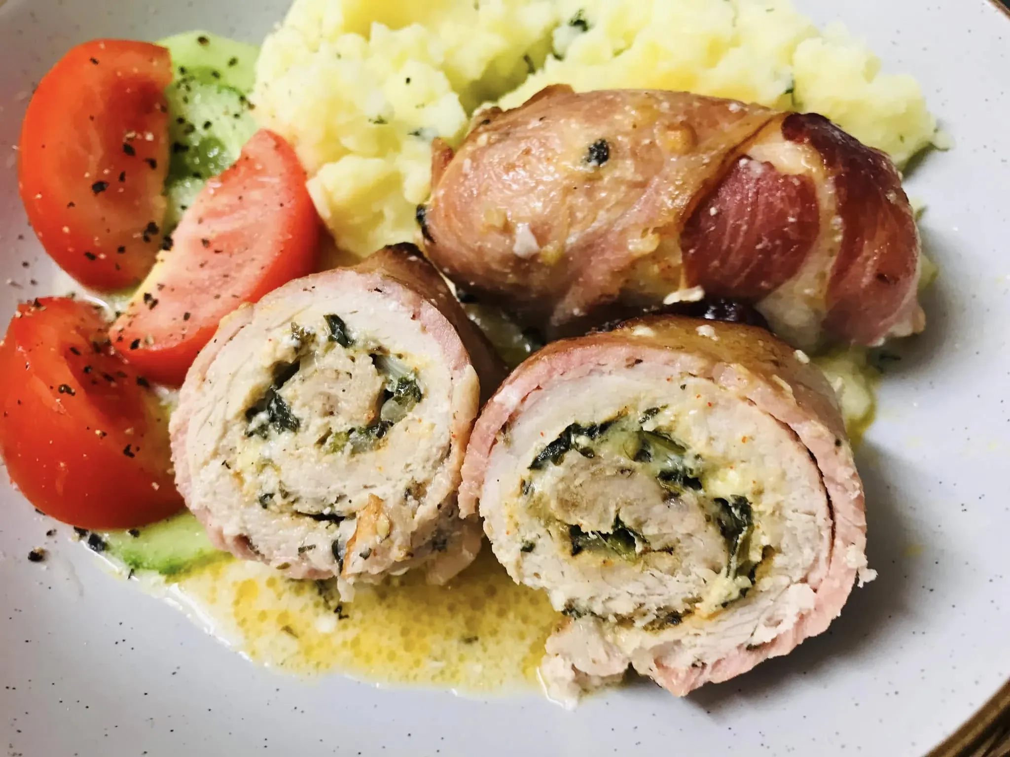 Kiaulienos ir vištienos suktinukai su fermentiniu ir varškės sūriais