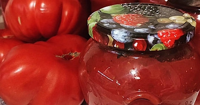 Pomidorų mišrainė su baravykais žiemai