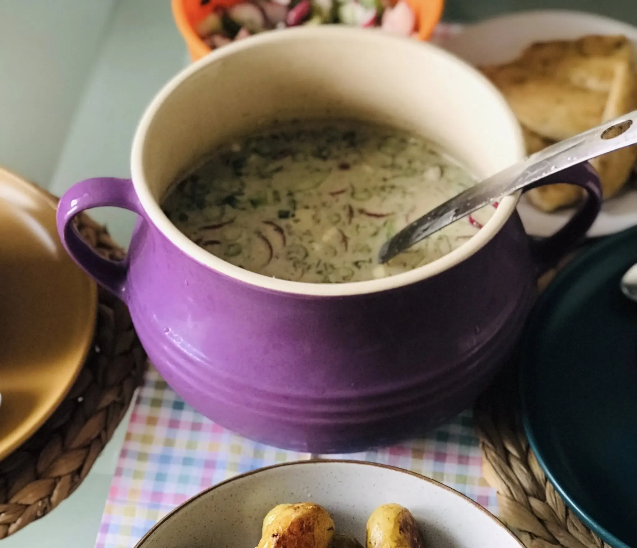 Rūgštynių šaltsriubė su ridikėliais ir kiaušiniais