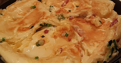 Kiaušinienė su pienu ir miltais