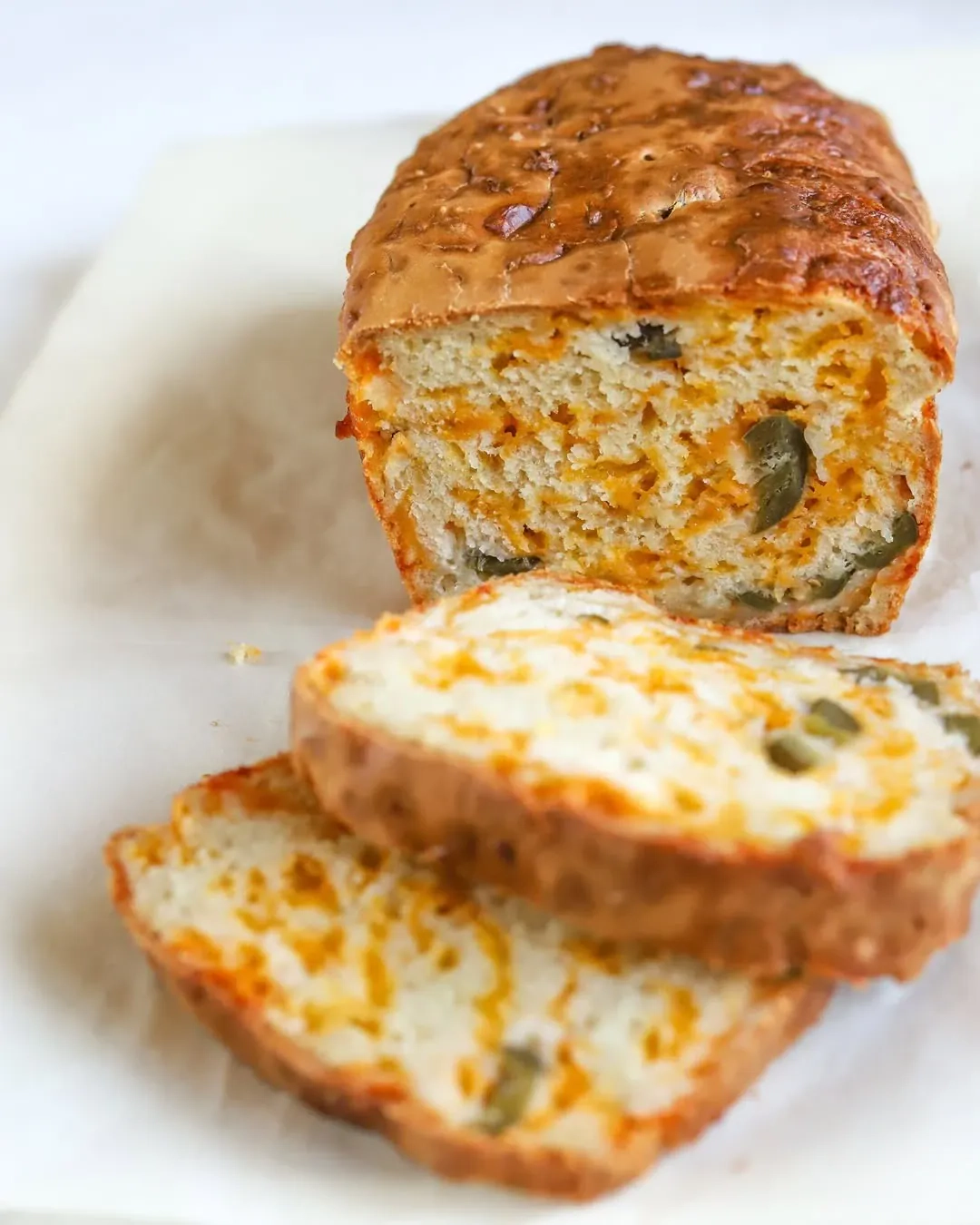 Greita alaus duona su čederiu ir jalapenais